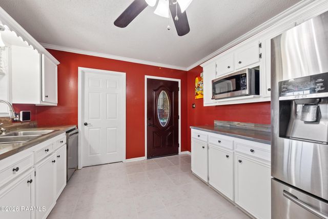 1201 Camp Bon Temps Road, Breaux Bridge, LA 70517