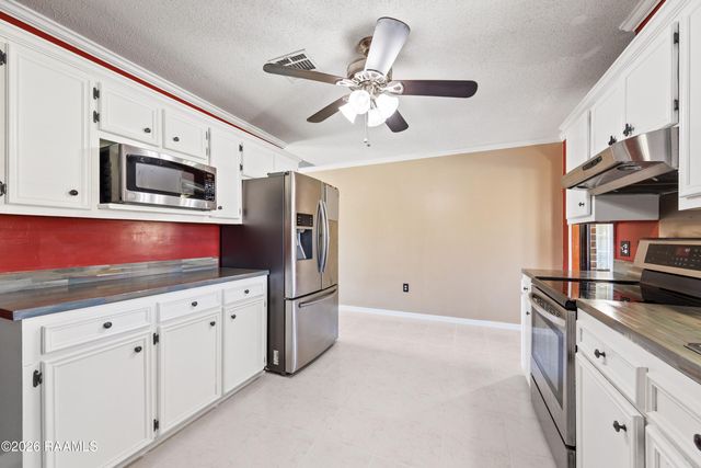 1201 Camp Bon Temps Road, Breaux Bridge, LA 70517