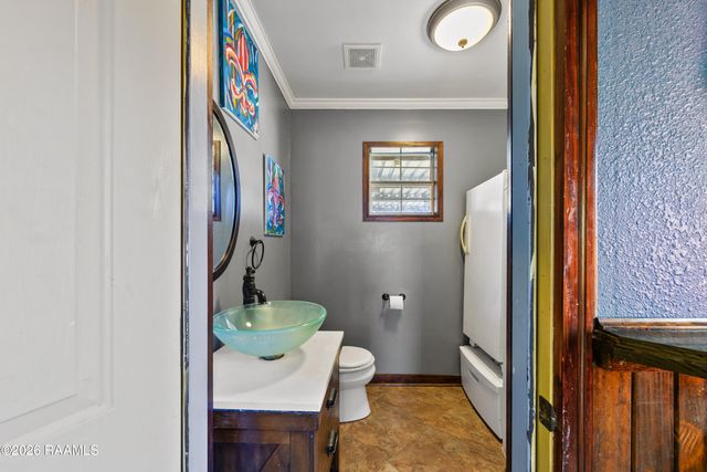 1201 Camp Bon Temps Road, Breaux Bridge, LA 70517