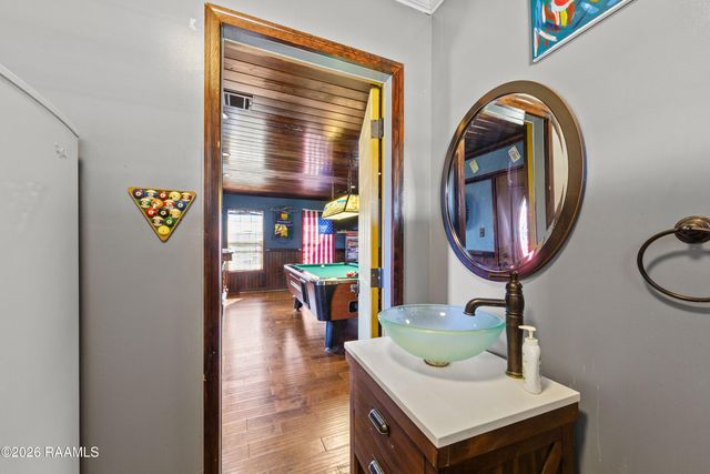 1201 Camp Bon Temps Road, Breaux Bridge, LA 70517