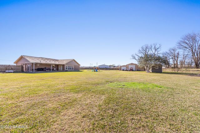 1201 Camp Bon Temps Road, Breaux Bridge, LA 70517