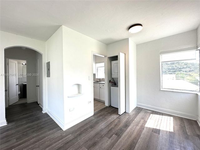 1910 Biarritz Dr 4, Miami Beach, FL 33141