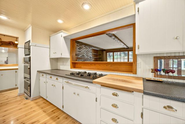 6333 Sterling Creek Road, Jacksonville, OR 97530