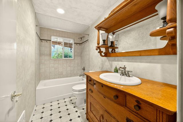 6333 Sterling Creek Road, Jacksonville, OR 97530