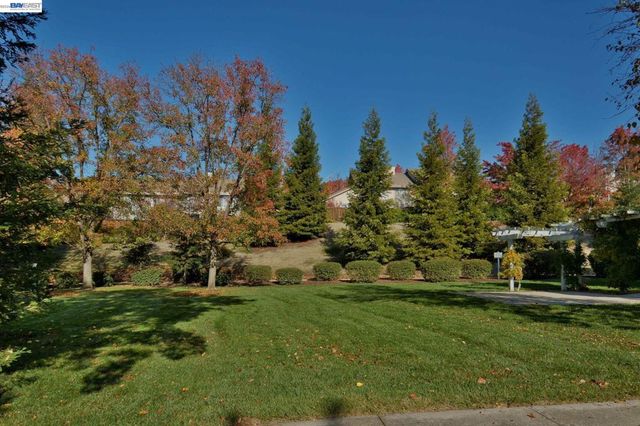 210 Wood Valley Pl, Danville, CA 94506