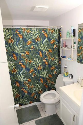 815 SW 10th Ter 4V, Hallandale Beach, FL 33009