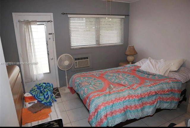 815 SW 10th Ter 4V, Hallandale Beach, FL 33009