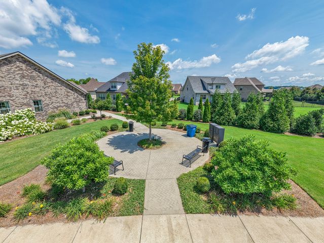 5610 Maples Retreat Dr, Murfreesboro, TN 37127
