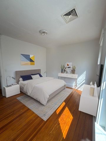 14 Lyndhurst 2R, Boston, MA 02124