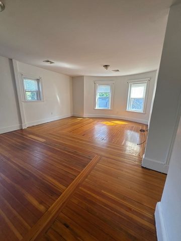 14 Lyndhurst 2R, Boston, MA 02124