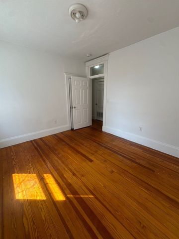 14 Lyndhurst 2R, Boston, MA 02124