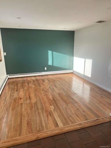 81 10th Avenue, West Babylon, NY 11704