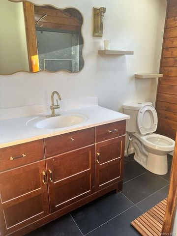 81 10th Avenue, West Babylon, NY 11704