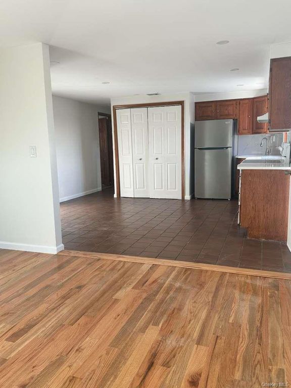 81 10th Avenue, West Babylon, NY 11704