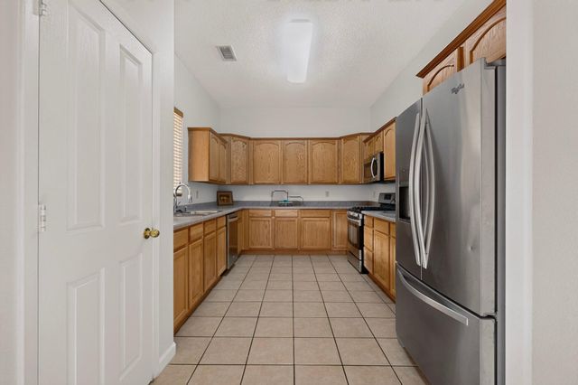 401 Minturn Loop NE, Rio Rancho, NM 87124