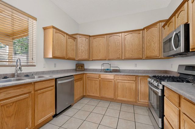 401 Minturn Loop NE, Rio Rancho, NM 87124