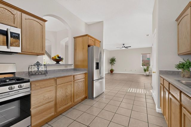 401 Minturn Loop NE, Rio Rancho, NM 87124