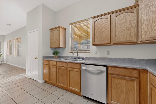 401 Minturn Loop NE, Rio Rancho, NM 87124