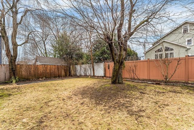 30 Stearns Rd, Belmont, MA 02478