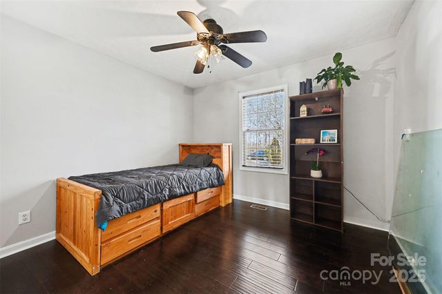 105 3rd Avenue NW, Hildebran, NC 28637