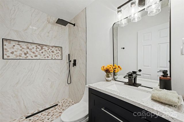 105 3rd Avenue NW, Hildebran, NC 28637