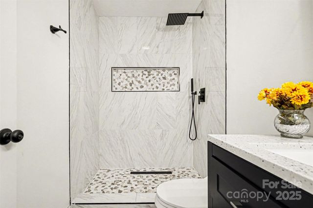 105 3rd Avenue NW, Hildebran, NC 28637