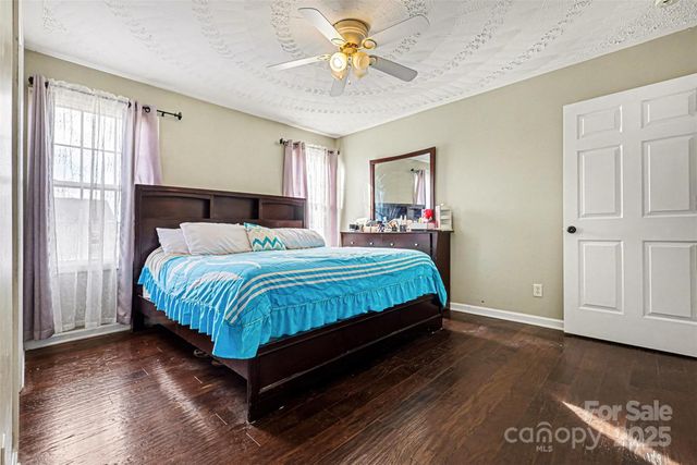 105 3rd Avenue NW, Hildebran, NC 28637