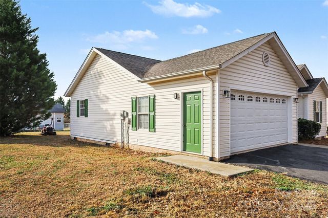 105 3rd Avenue NW, Hildebran, NC 28637