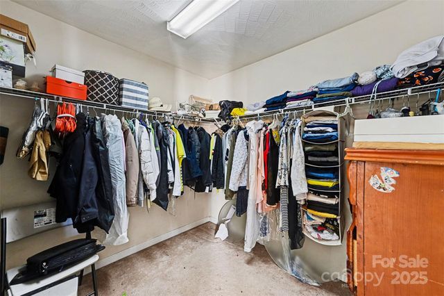 105 3rd Avenue NW, Hildebran, NC 28637