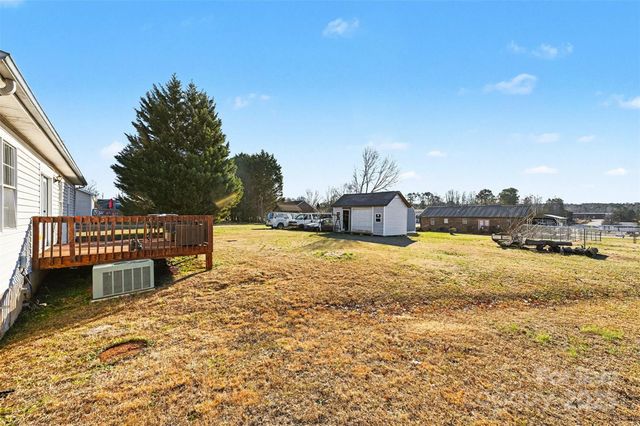 105 3rd Avenue NW, Hildebran, NC 28637
