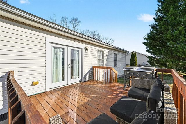 105 3rd Avenue NW, Hildebran, NC 28637