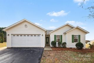 105 3rd Avenue NW, Hildebran, NC 28637