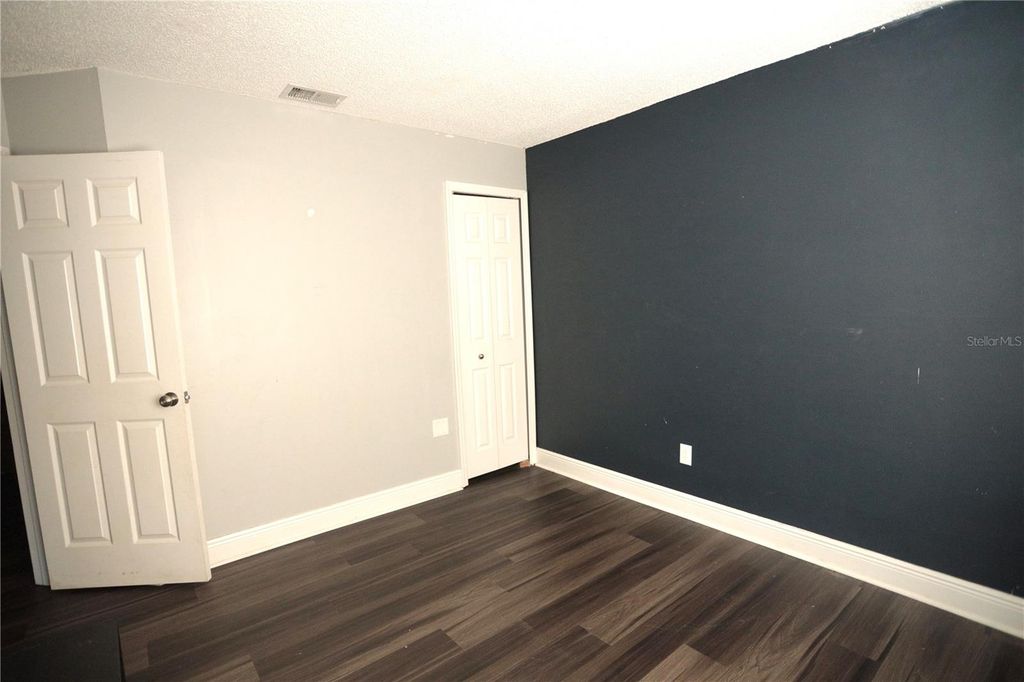 Image 6 of property listing at 6766 KNIGHTSWOOD DRIVE, Orlando, FL 32818