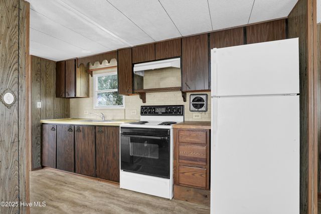 6015 6th Street, Holly Ridge, NC 28445