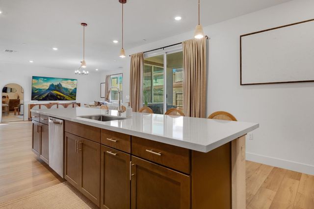 5080 Marshmallow Dr, Roseville, CA 95678