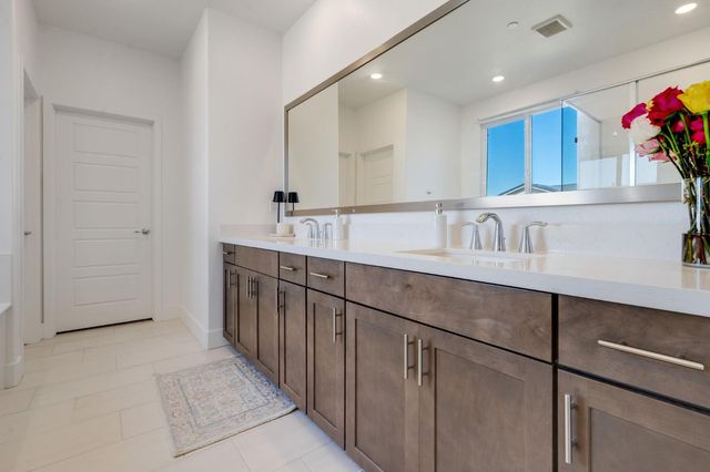 5080 Marshmallow Dr, Roseville, CA 95678