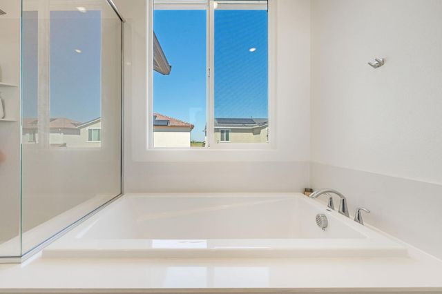 5080 Marshmallow Dr, Roseville, CA 95678