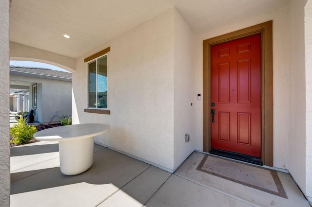 5080 Marshmallow Dr, Roseville, CA 95678