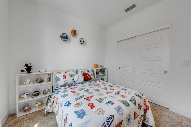 5080 Marshmallow Dr, Roseville, CA 95678