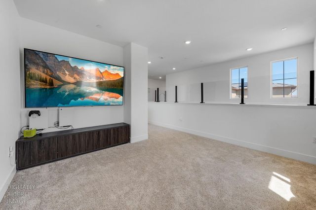 5080 Marshmallow Dr, Roseville, CA 95678