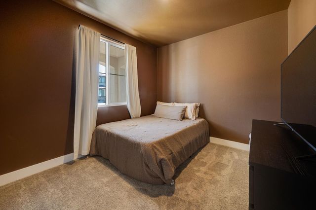5080 Marshmallow Dr, Roseville, CA 95678