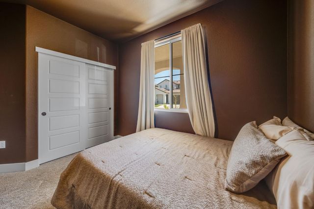 5080 Marshmallow Dr, Roseville, CA 95678