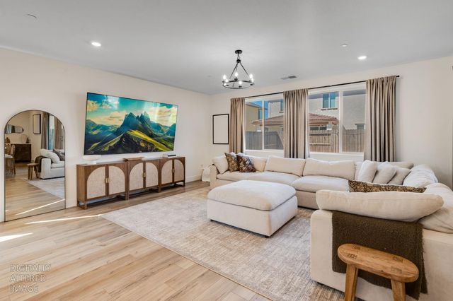 5080 Marshmallow Dr, Roseville, CA 95678