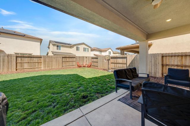 5080 Marshmallow Dr, Roseville, CA 95678