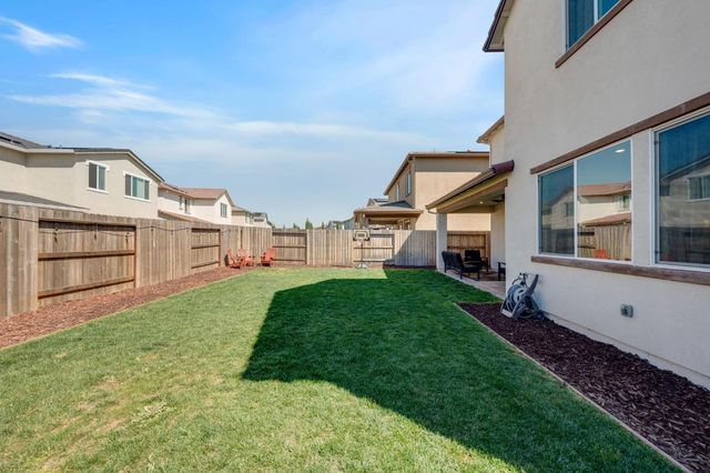 5080 Marshmallow Dr, Roseville, CA 95678
