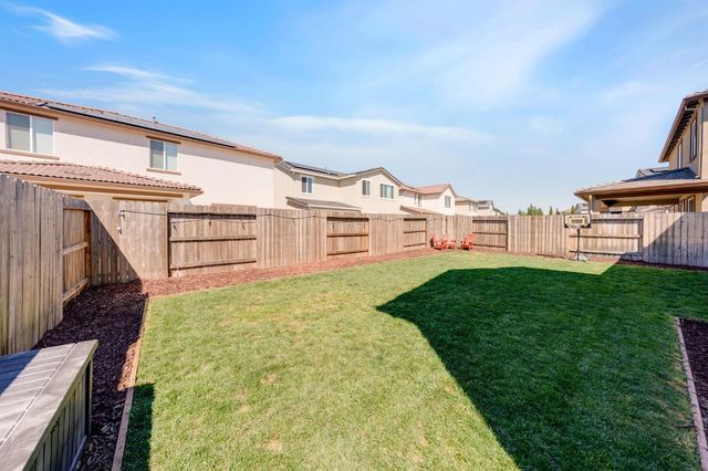 5080 Marshmallow Dr, Roseville, CA 95678