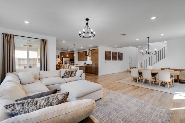 5080 Marshmallow Dr, Roseville, CA 95678