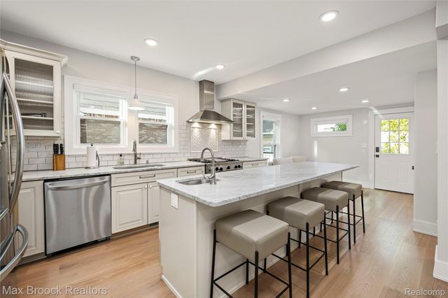 967 Ann Street, Birmingham, MI 48009