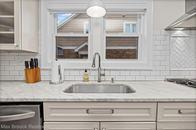 967 Ann Street, Birmingham, MI 48009