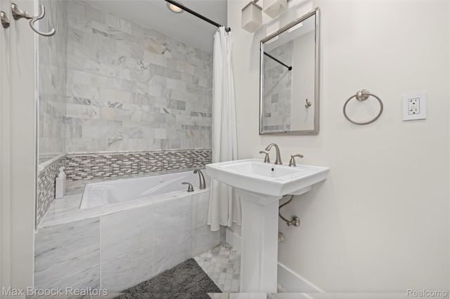 967 Ann Street, Birmingham, MI 48009